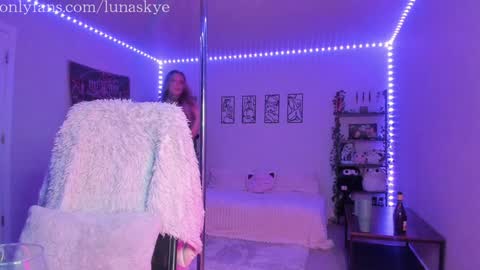   online show from November 2025 07:53:01 AM