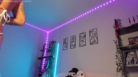   online show from January 2026 09:02:02 AM