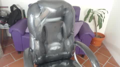 lunna online show from December 2024 06:49:02 PM