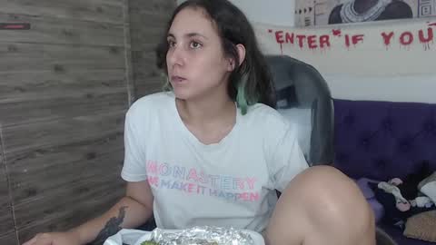 lunna online show from December 2024 07:04:02 PM