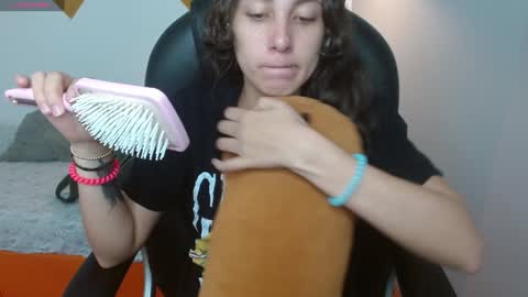 lunna online show from January 2025 08:54:01 PM