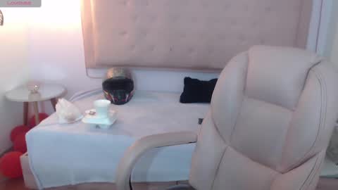 lunna online show from March 2025 07:48:01 PM