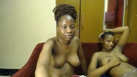 Snapshot of xoxo_booty chatting on November 2025 03:47:01 PM Xoxo online show from November 2025 03:47:01 PM