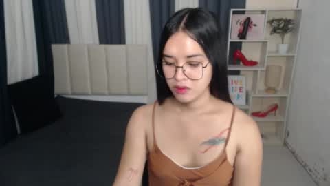 CHLOES ROOM online show from October 2025 05:45:01 PM