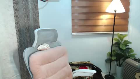 Snapshot of xxjulielovesyouxx chatting on January 2025 12:31:01 PM July online show from January 2025 12:31:01 PM