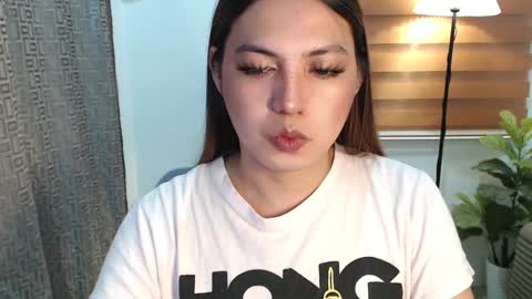 Snapshot of xxjulielovesyouxx chatting on January 2025 10:38:02 AM July online show from January 2025 10:38:02 AM