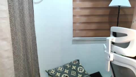 Snapshot of xxjulielovesyouxx chatting on February 2025 05:35:01 PM July online show from February 2025 05:35:01 PM