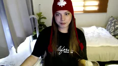 Snapshot of xxjulielovesyouxx chatting on October 2025 01:33:02 AM July online show from October 2025 01:33:02 AM