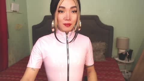 Snapshot of xxkagura_hugecock_69xx chatting on December 2024 11:18:01 PM Kagura online show from December 2024 11:18:01 PM