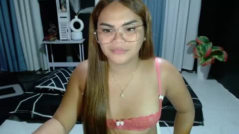 Snapshot of xxkylie_smithxx chatting on April 2026 05:32:02 PM Kylie Smith online show from April 2026 05:32:02 PM