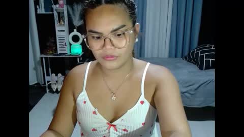 Snapshot of xxkylie_smithxx chatting on May 2026 05:18:02 PM Kylie Smith online show from May 2026 05:18:02 PM
