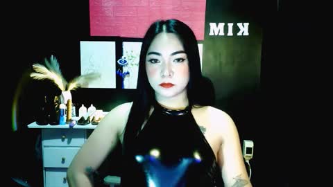 xxslutty kim online show from November 2025 10:15:01 AM