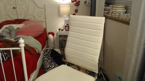 Strawberry Jane online show from December 2024 04:01:01 AM