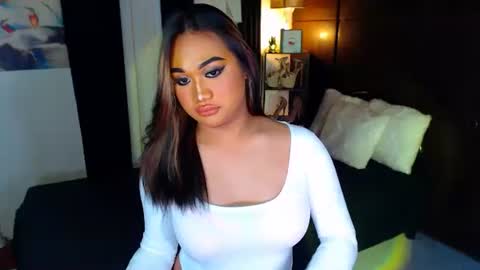 OLIVIA online show from December 2024 05:53:02 PM