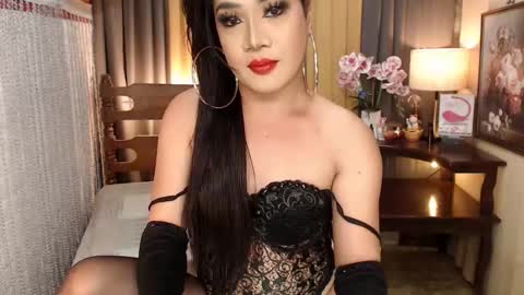 Snapshot of xxxmiss_cathyxxx chatting on January 2025 06:41:02 PM QUEENCY online show from January 2025 06:41:02 PM