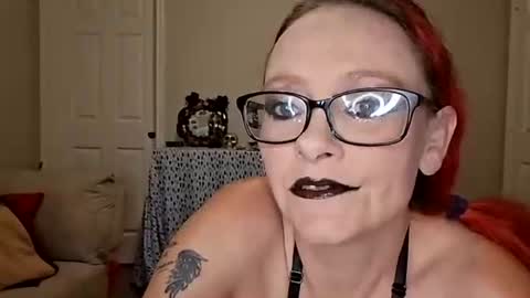 XXXQueenMandyDickenz online show from April 2026 01:11:01 AM