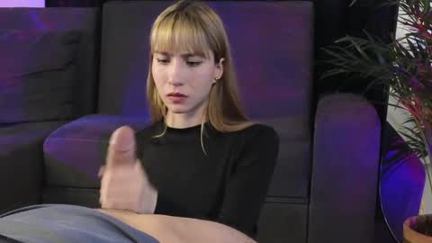 July and Fer online show from February 2025 08:59:01 AM