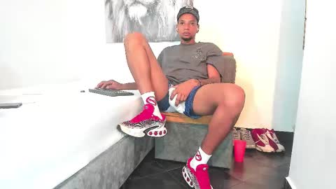 Snapshot of y0ung_master_ chatting on November 2025 02:44:02 AM Sr. Y0ung Master online show from November 2025 02:44:02 AM