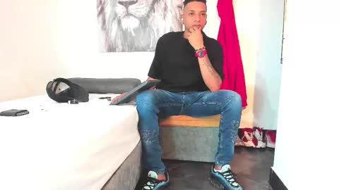 Snapshot of y0ung_master_ chatting on November 2025 01:52:02 AM Sr. Y0ung Master online show from November 2025 01:52:02 AM