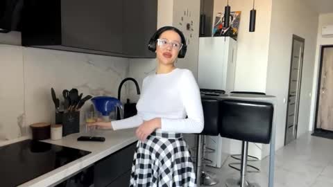 Snapshot of yaekomcmorran chatting on October 2025 12:50:01 PM Emily online show from October 2025 12:50:01 PM