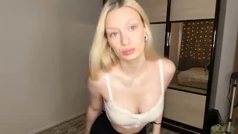 Snapshot of yahairadyment chatting on June 2026 04:20:01 PM Ariel online show from June 2026 04:20:01 PM