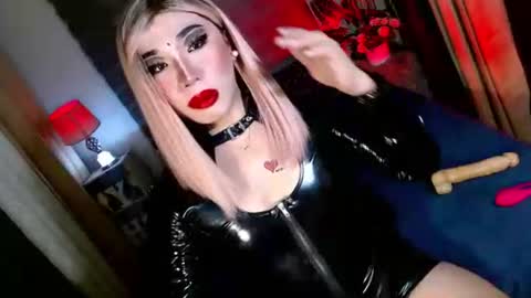 Snapshot of yan2xcumsalotxx chatting on October 2025 02:01:02 AM REYAN online show from October 2025 02:01:02 AM