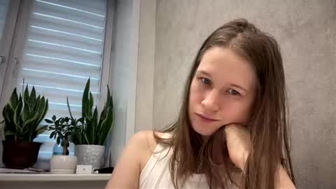 Snapshot of yana_squrel_22 chatting on July 2026 09:39:01 AM Yana online show from July 2026 09:39:01 AM