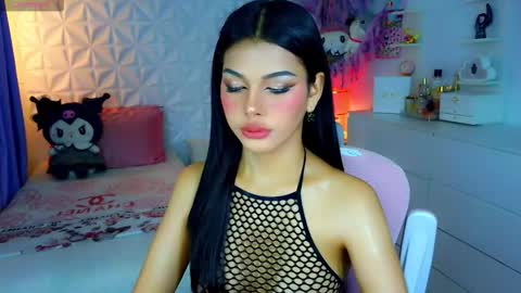 YANG AUDREY LONE online show from October 2025 08:57:02 AM