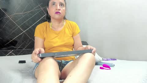 yaya____ online show from January 2025 12:56:01 PM