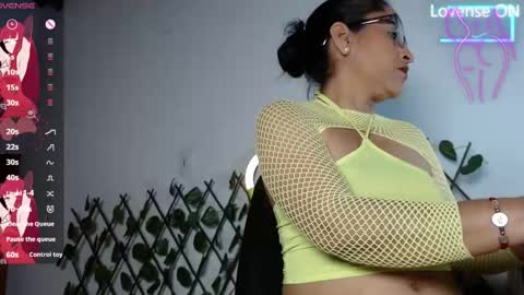 yaya____ online show from March 2026 10:16:02 PM