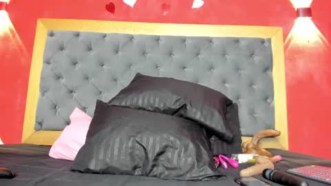 Snapshot of yayahilton chatting on July 2026 05:45:02 AM YAYA online show from July 2026 05:45:02 AM