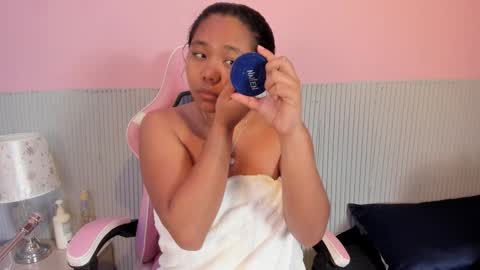 yeika_foxy online show from November 2025 11:21:02 AM