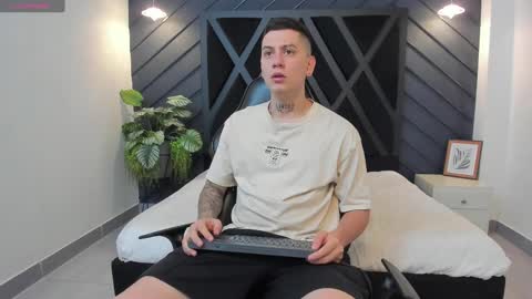 YEIKO ROMERO online show from February 2025 01:27:01 PM