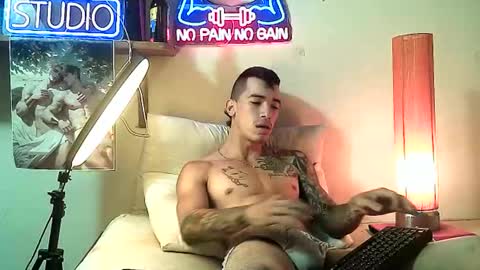 yeisoncastellanos1999 online show from December 2025 05:53:02 PM