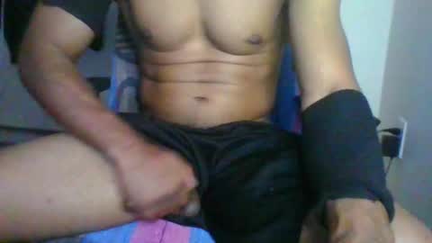 Snapshot of yellaboy31 chatting on October 2025 12:33:02 AM yellaboy31 online show from October 2025 12:33:02 AM