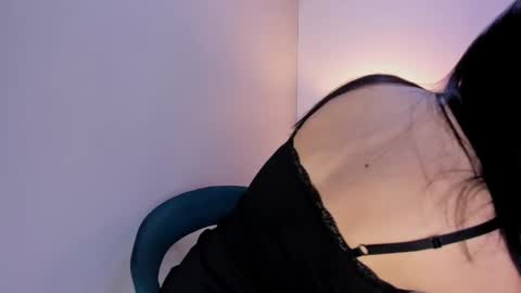 Yen online show from October 2025 12:45:02 PM