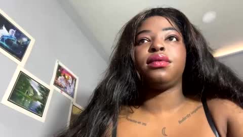 Snapshot of yes_mia_yes chatting on February 2025 03:16:02 PM gomez5 online show from February 2025 03:16:02 PM