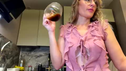 Zlata online show from October 2025 07:00:01 PM