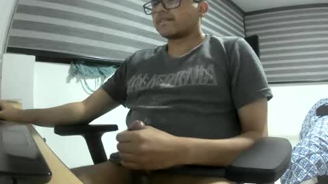 Snapshot of yesidxxx123_ chatting on June 2026 04:06:01 AM yesidxxx123_ online show from June 2026 04:06:01 AM