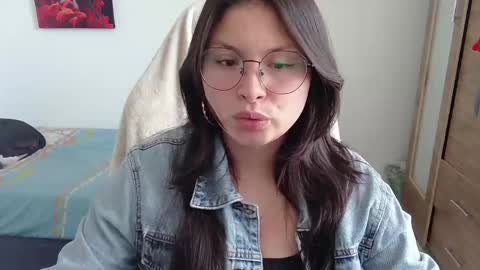 Snapshot of yessica_gomez01 chatting on April 2026 09:08:01 PM yessica_gomez01 online show from April 2026 09:08:01 PM