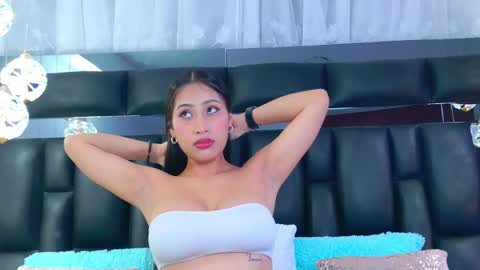 Snapshot of yesyhills chatting on September 2025 07:13:02 PM Yesy online show from September 2025 07:13:02 PM