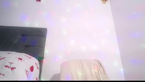 Yiny online show from November 2025 10:04:02 AM