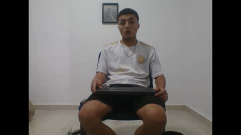 yissus_20 online show from November 2025 06:40:02 PM