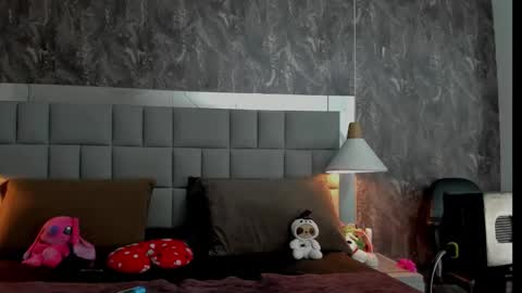 yiyisandoval online show from March 2026 07:40:01 PM