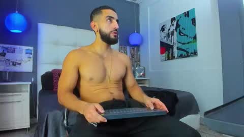 Yiyo online show from December 2025 04:42:02 AM