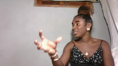 yolandrina05 online show from October 2025 08:54:02 PM