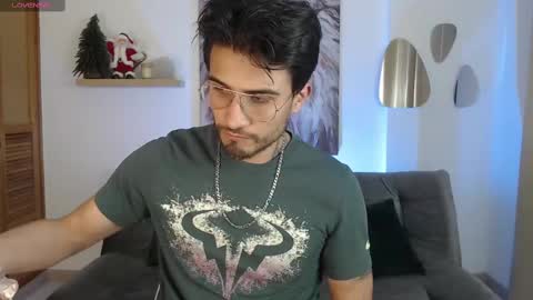 yoshy_man online show from December 2024 03:01:02 AM