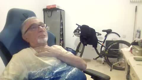 Snapshot of yoska281 chatting on February 2026 05:08:01 PM yoska281 online show from February 2026 05:08:01 PM