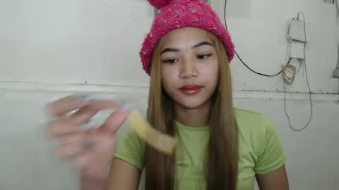 Snapshot of yosufloversweet chatting on December 2024 05:19:01 PM fin online show from December 2024 05:19:01 PM