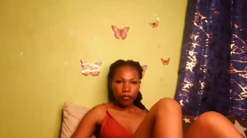 Snapshot of yosweetslut chatting on April 2026 08:28:02 PM Sweetkitty online show from April 2026 08:28:02 PM
